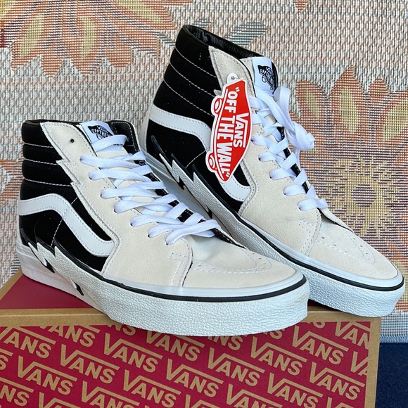 Vans Sk8-Hi Bolt
Antique White/Black
VNOA5JIVZHJ
WMNS sneakers - Picture 5 of 16